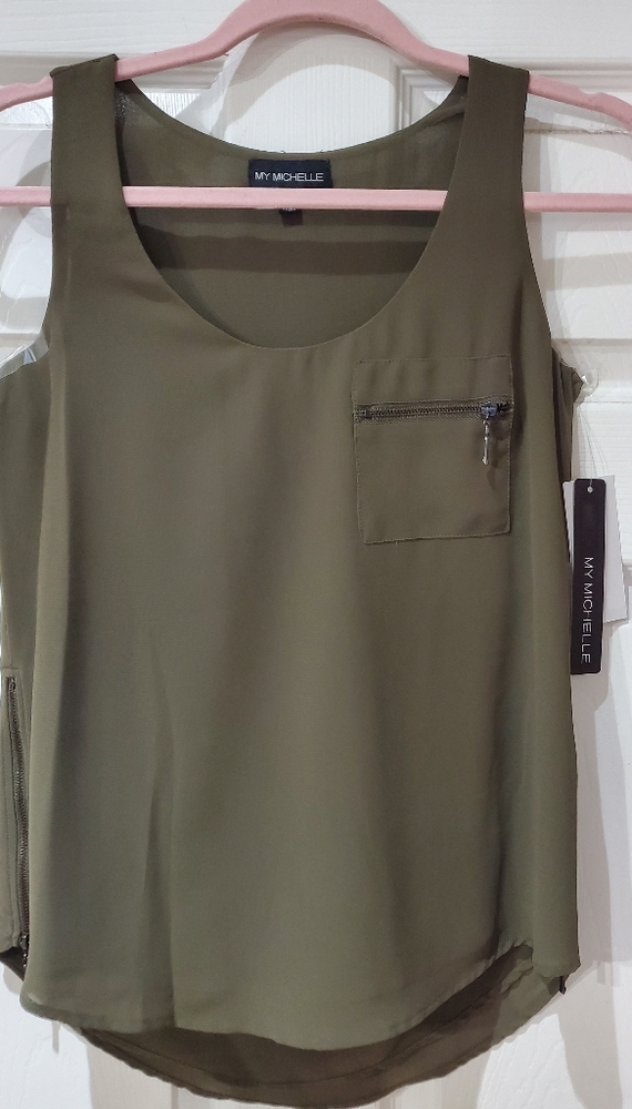 NWT - My Michelle Sleeveless Zippered Blouse